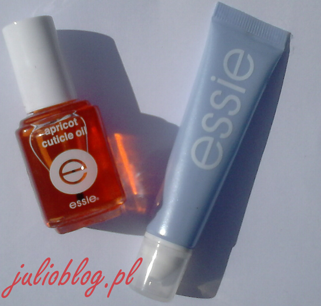 Dwie oliwki do skórek Essie: Essie Apricot Cuticle Oil – Odżywczy olejek do skórek oraz Essie Smooth Trick Deep-Conditioning Cuticle Oil – Głęboko kondycjonujący olejek do skórek