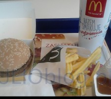 Obiad w McDonald’s: McRoyal® z bekonem i prażoną cebulą oraz frytki Krixx