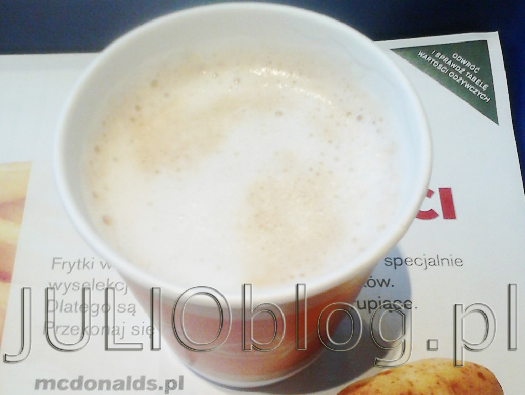 julioblog.pl-blog-julii-śniadanie-w-mc-donalds-mcdonalds-darmowa-kawa-w-promocji-biała-z-mlekiem-mała-mleczna-pianka