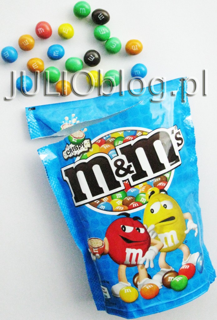 julioblog.pl-m&m-crispy-cukierki-czekoladowe-mm-w-niebieskim-opakowaniu