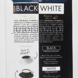 Kawa Tchibo FOR BLACK ´N WHITE dobra i… tania. Przy okazji ostatnich zakupów w sklepie Tchibo skusiłam się na nową kawę Tchibo FOR BLACK ´N WHITE. Charakteryzuje ją trzykrotnie dłuższy od standardowego sposób wypalania ziaren, dzięki czemu kawa smakuje doskonale z mlekiem. A ponieważ jest to jedyna wersja kawy jaką piję – musiałam wypróbować. Opakowanie mielonej kawy (250g) na którą się zdecydowałam z myślą o parzeniu w ekspresie ciśnieniowym kosztowało 9,95zł. Kawa mielona Tchibo FOR BLACK ´N WHITE. Kompozycja Arabiki i Robusty. Rozkoszuj się smakiem kawy TCHIBO FOR BLACK ´N WHITE parzonej w postaci mocnej czarnej kawy lub łagodnej, z mlekiem. Kawa ta jest kompozycją wyśmienitych ziaren pochodzących z najlepszej jakości upraw. Staranny proces powolnego, uszlachetniającego palenia wydobywa z ziaren harmonijny aromat i przyjemny smak, które sprawiają, że kawa nadaje się idealnie, by delektować się nią w postaci czystej czarnej kawy lub by złagodzić jej smak, dodając mleka. Tylko najlepsze ziarna kawy poddawane są starannemu procesowi długiego palenia. Dopiero ten specjalny proces wypalania ziaren kawy przez Tchibo pozwala wydobyć pełny aromat kawy o wyrazistej nucie i wybornym smaku. Zaparz swoją ulubioną kawę i delektuj się chwilą przyjemności. Kawa mielona Tchibo FOR BLACK ´N WHITE. Kompozycja Arabiki i Robusty. 250g/9,95zł. Część ziaren dla Tchibo FOR BLACK `N WHITE jest palona jaśniej, druga część ciemniej. Jaśniej palone ziarna nadają nowej kawie Tchibo łagodną nutę, ciemniej palone – dbają o mocny aromat. Dopiero po osobnym wypalaniu ziarna te są łączone. Ten unikalny proces produkcji istnieje jedynie w Tchibo. Jego efektem jest łagodna kawa pozbawiona kwaskowatości, która wciąż pozostaje mocna i posiada pełnię smaku. W taki sposób kawa FOR BLACK ‘N WHITE otrzymuje swój łagodny i zarazem mocny aromat, zachowując pełny charakter również wtedy, gdy dodamy do niej mleko. 250g, 9.95zł, Arabika, ekspres ciśnieniowy, kawa, kawa Arabika, kawa biała, kawa mielona, kawa paczkowana, kawa Robusta, kawa tchibo, kompozycja kawy Arabika i Robusta, Robusta, Sklep Tchibo