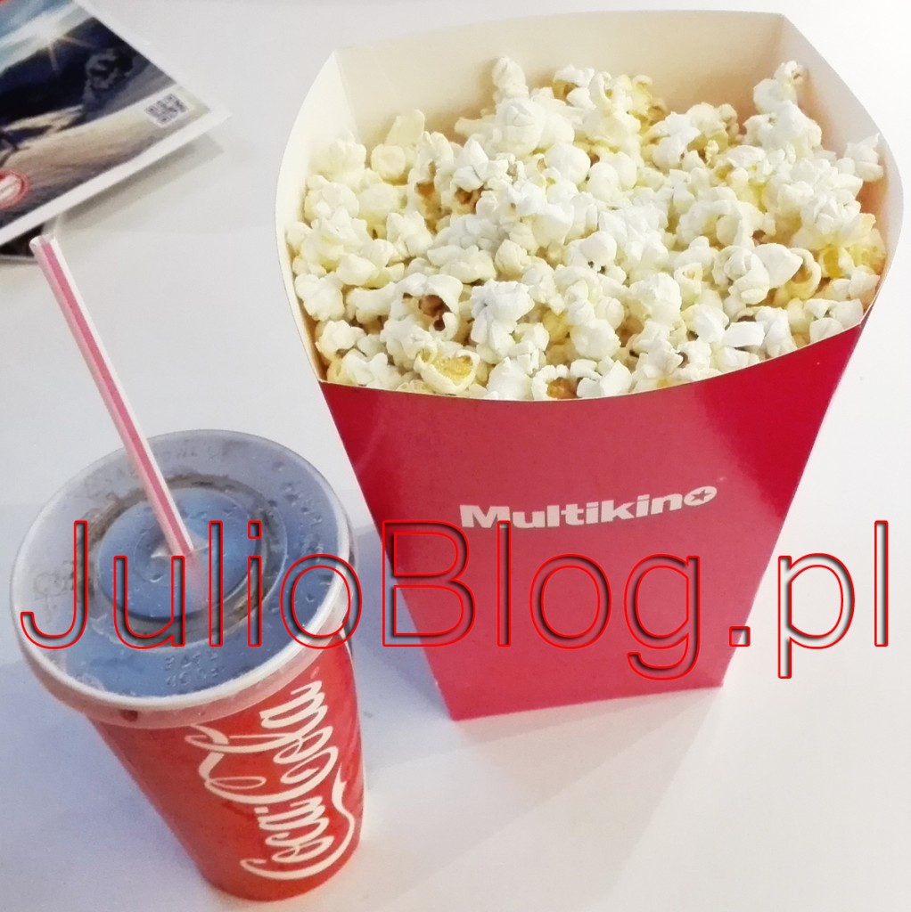 julioblog.pl-multikino-zestaw-barowy-w-multikinie-cena-20.90zł-coca-cola-pół-litra-popcorn-solony-średni-popcorn-prażona-kukurydza-przekąski-w-multikinie-blog-julii-julioblog