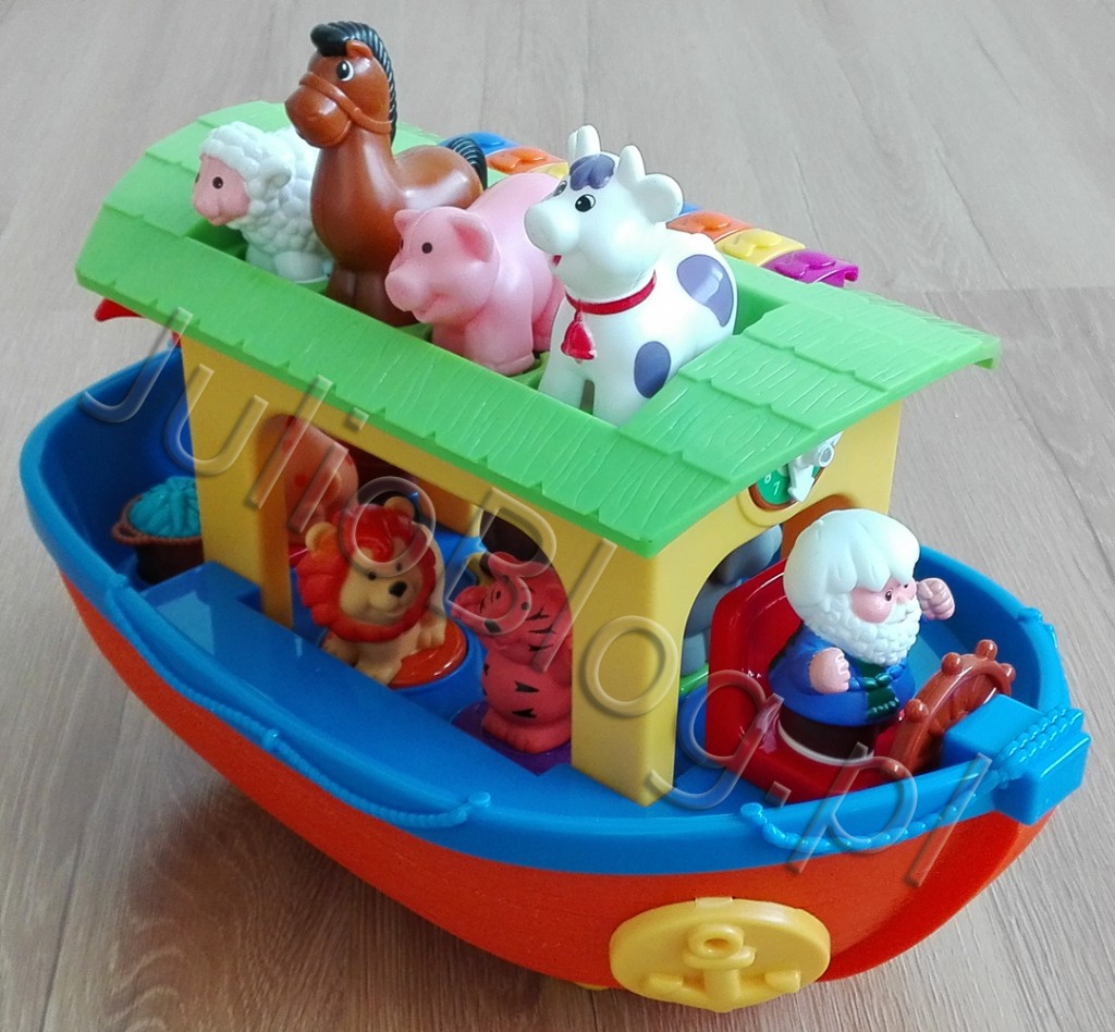 Dumel-Discovery-Arka-Noego-zabawka-interaktywna-dla-dziecka-JulioBlog.pl-blog-Julii-interaktywne-zabawki-dla-dzieci-godne-uwagi-kolorowa-rozwijająca-zabawka-statek-figurki-zwierząt-wierszyk