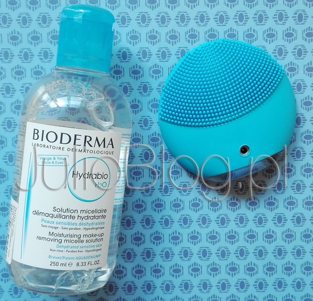 Nawilżający-płyn-micelarny-do-oczyszczania-twarzy-i-zmywania-makijażu-Bioderma-Hydrabio-H2O-szczoteczka-soniczna-do-oczyszczania-skóry-Foreo-Luna-Mini-2-marine-blue-niebieska-bioderma